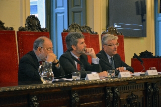 Lesmes estuvo acompañado de Ángel Juanes, vicepresidente del TS, y Luis María Díez-Picazo, presidente de la Sala III y director académico del curso
